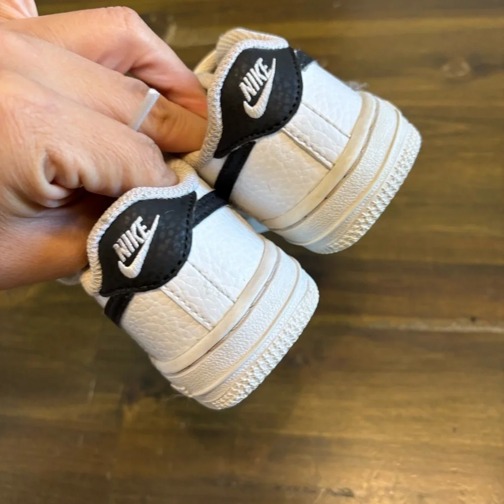 Nike Black Swish Air Force Sneaker Lace Up Toddler 7C